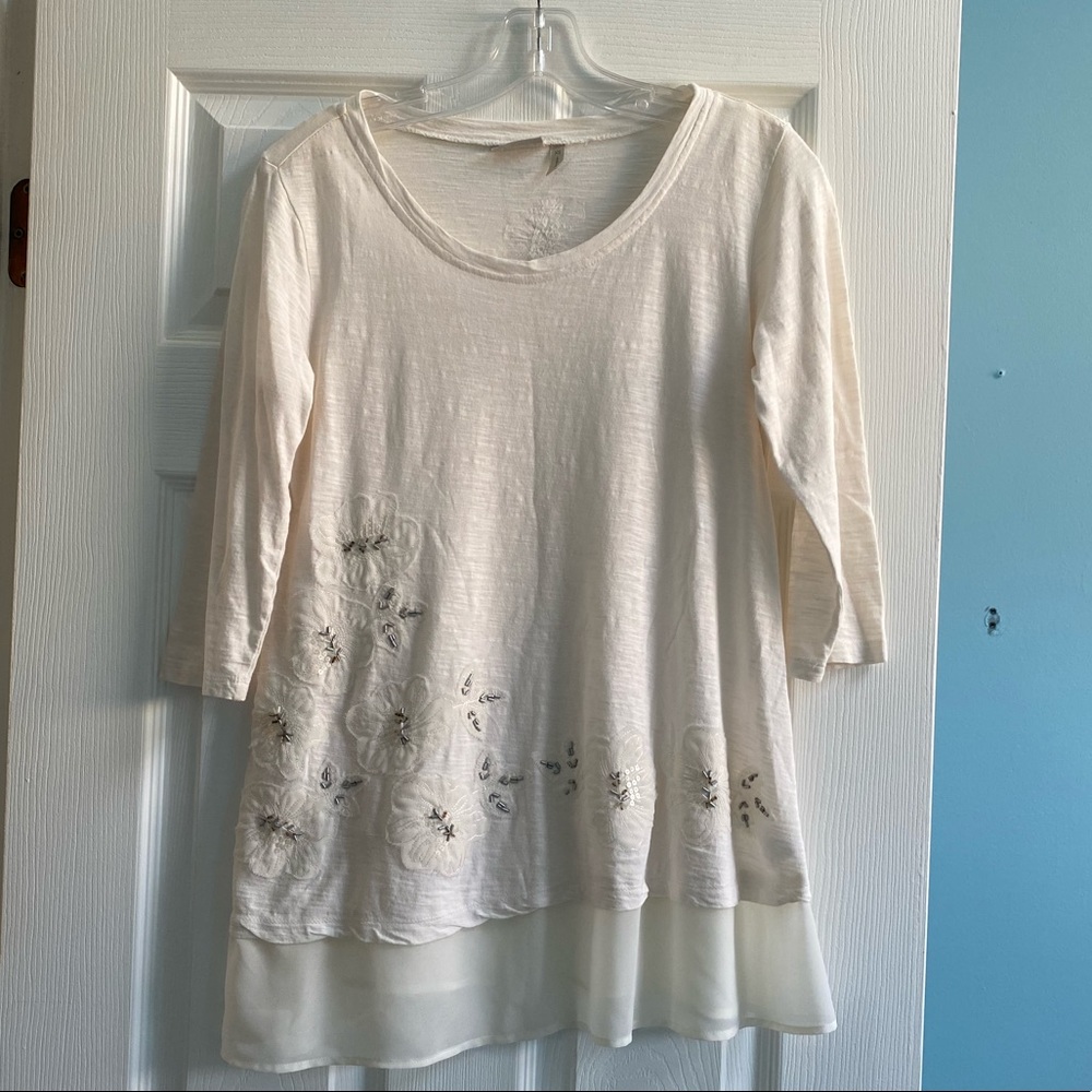 Off-white three quarter length top